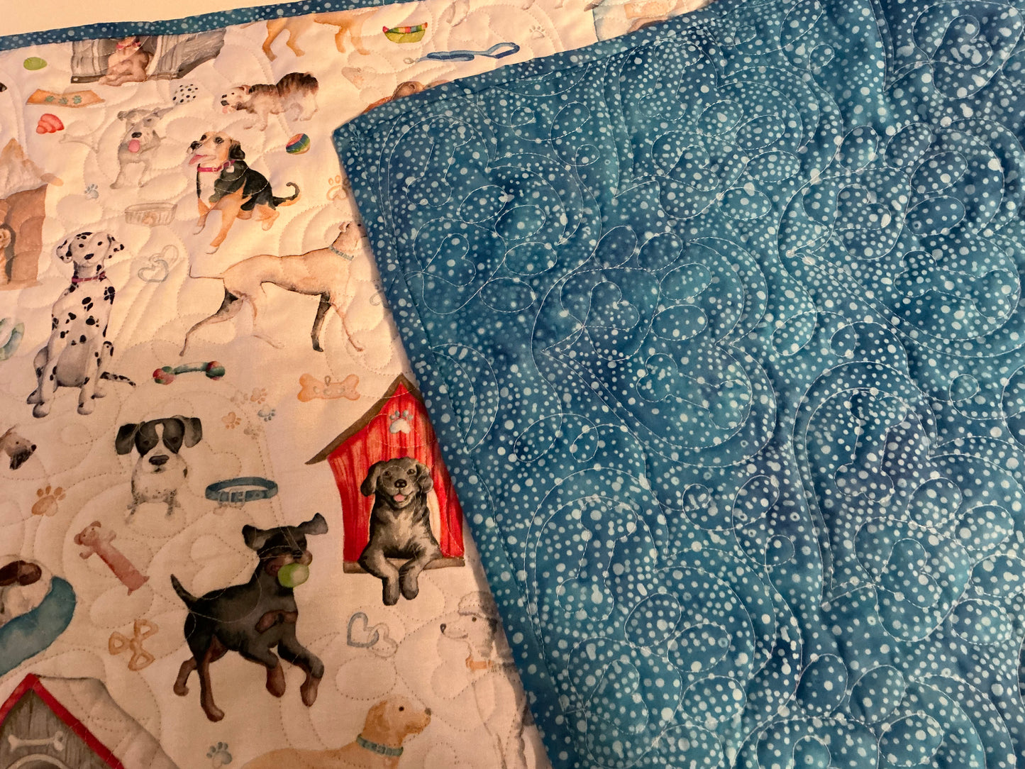 ALL DOGS quilt - Pet Accessories, Dog Quilt, Puppy Quilt, Dog Bed Quilt, Travel Dog Quilt