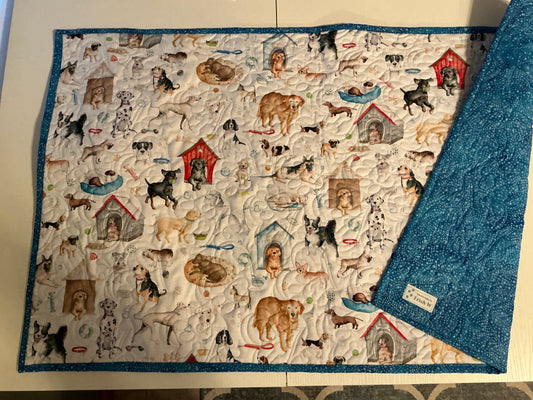 ALL DOGS quilt - Pet Accessories, Dog Quilt, Puppy Quilt, Dog Bed Quilt, Travel Dog Quilt